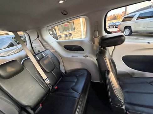 Used 2021 Chrysler Voyager Lxi image 30