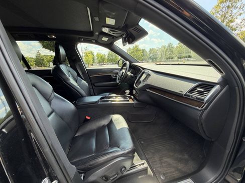 Used 2019 Volvo XC90 T5 Momentum FWD image 15