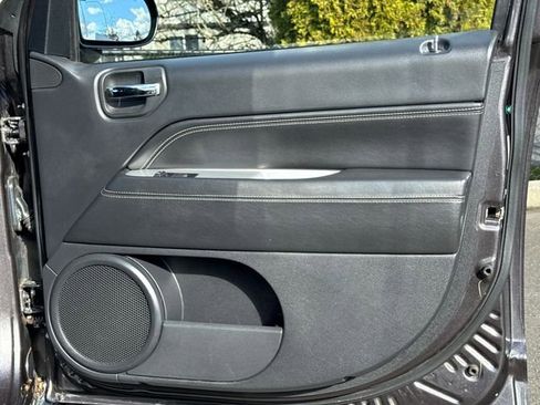 Used 2017 Jeep Compass Latitude image 23