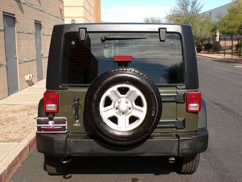 Used 2015 Jeep Wrangler Unlimited Sport image 3