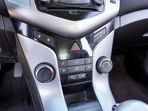 Used 2014 Chevrolet Cruze LT image 26