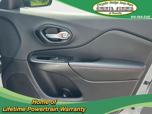Used 2022 Jeep Cherokee Trailhawk AWD/4WD image 41