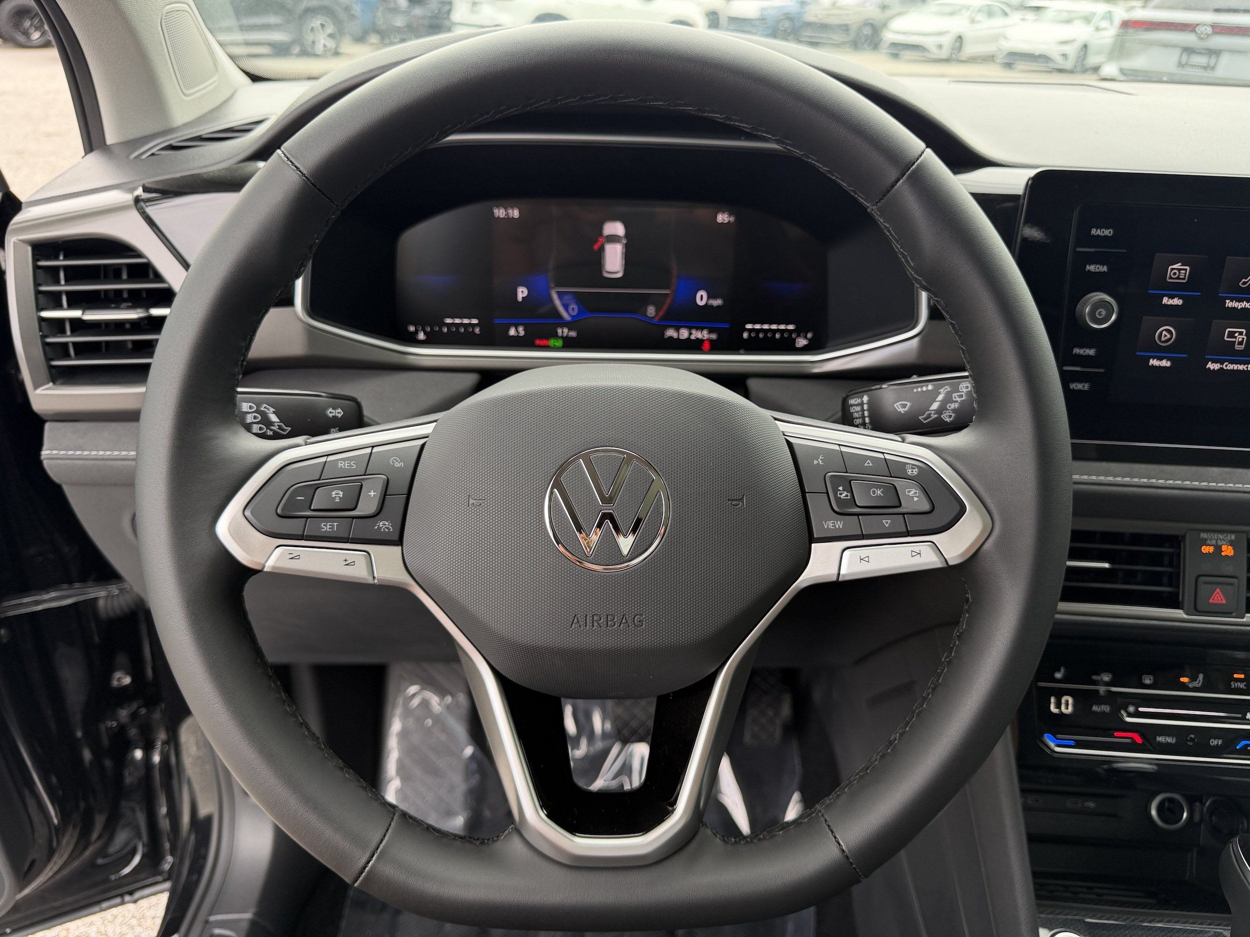 New 2026 Volkswagen Taos SE FWD image 32