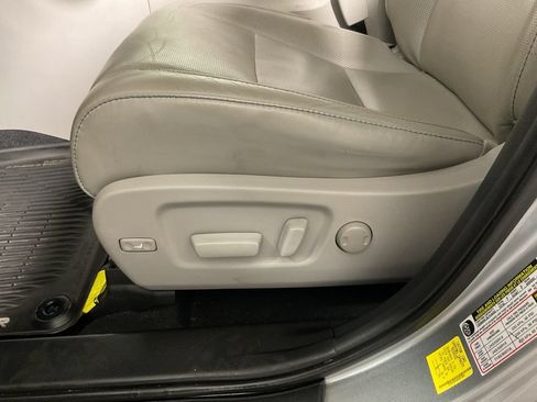 Used 2019 Toyota Highlander Limited AWD/4WD image 23