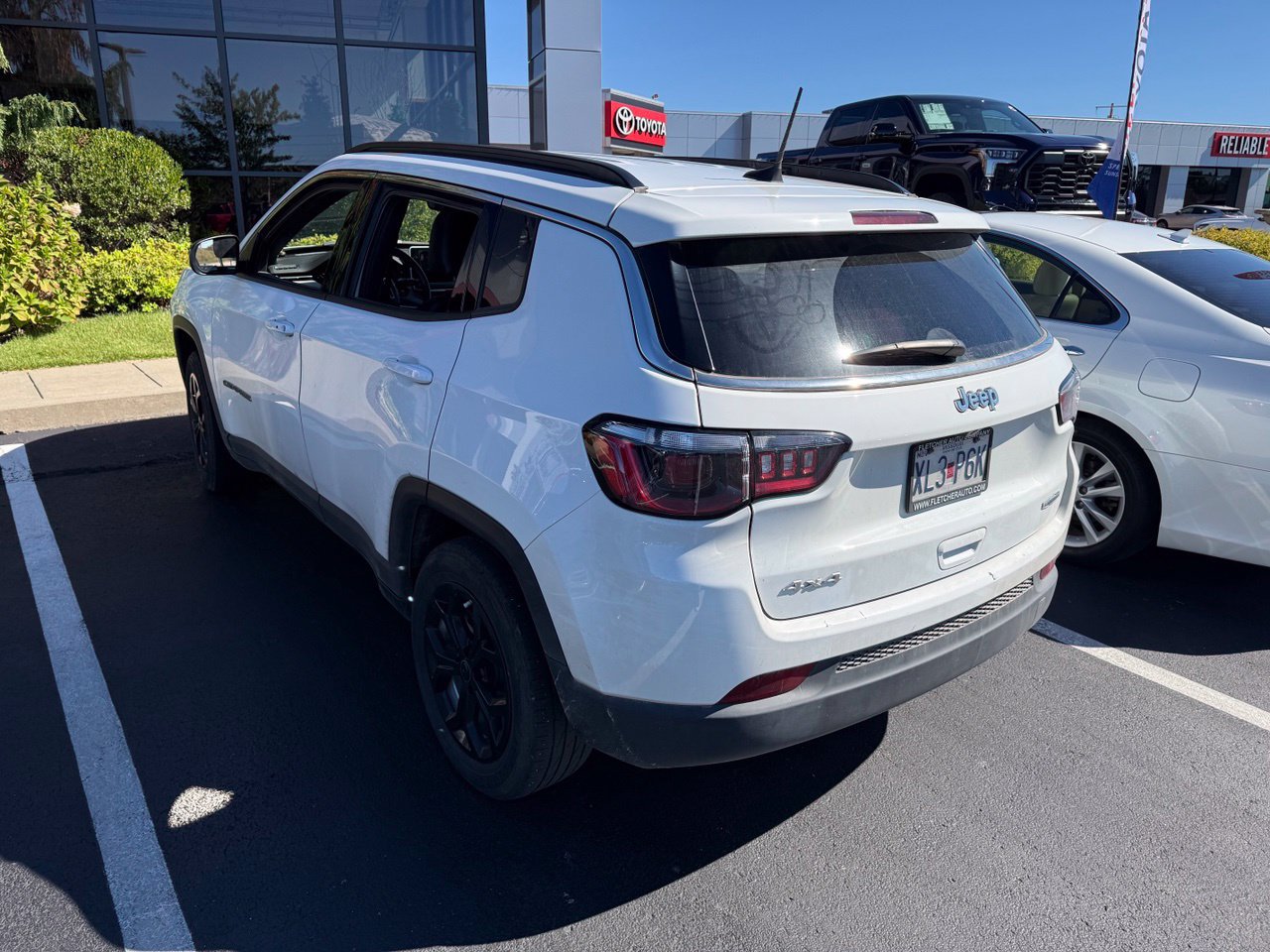 Used 2025 Jeep Compass Latitude AWD/4WD image 7