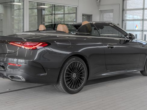 Used 2024 Mercedes-Benz CLE 300 4MATIC Cabriolet image 33