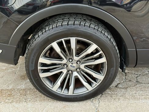 Used 2018 Ford Explorer Platinum image 46