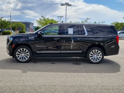 Used 2023 GMC Yukon XL Denali image 45