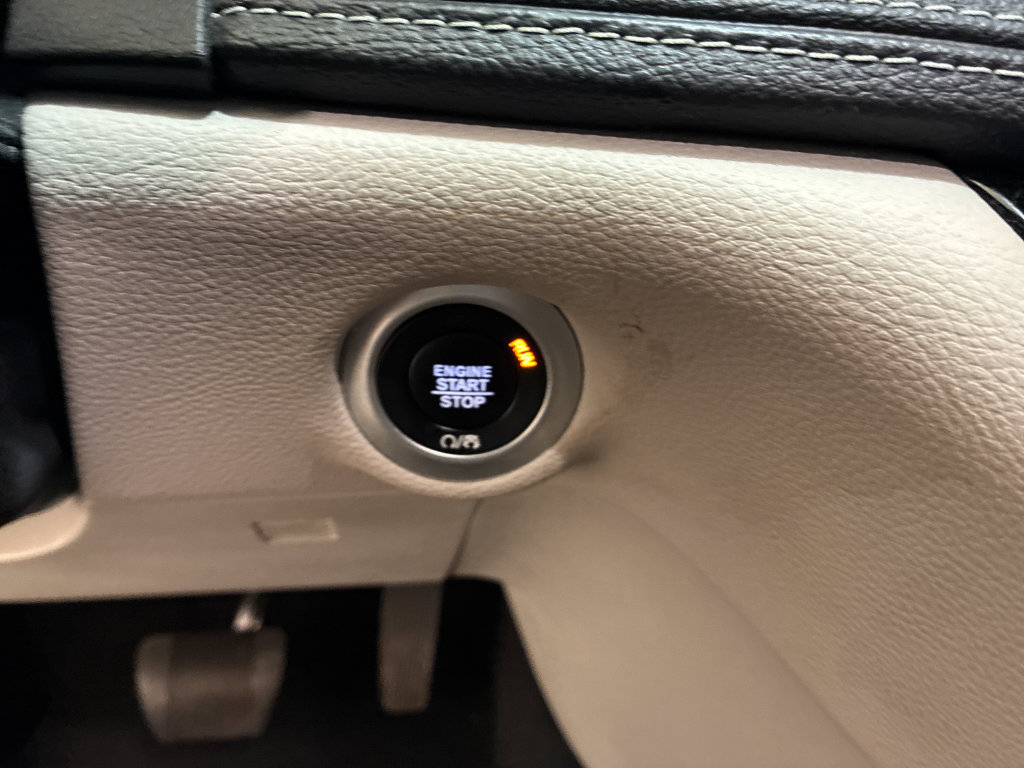 Used 2024 Chrysler Pacifica Limited FWD image 23