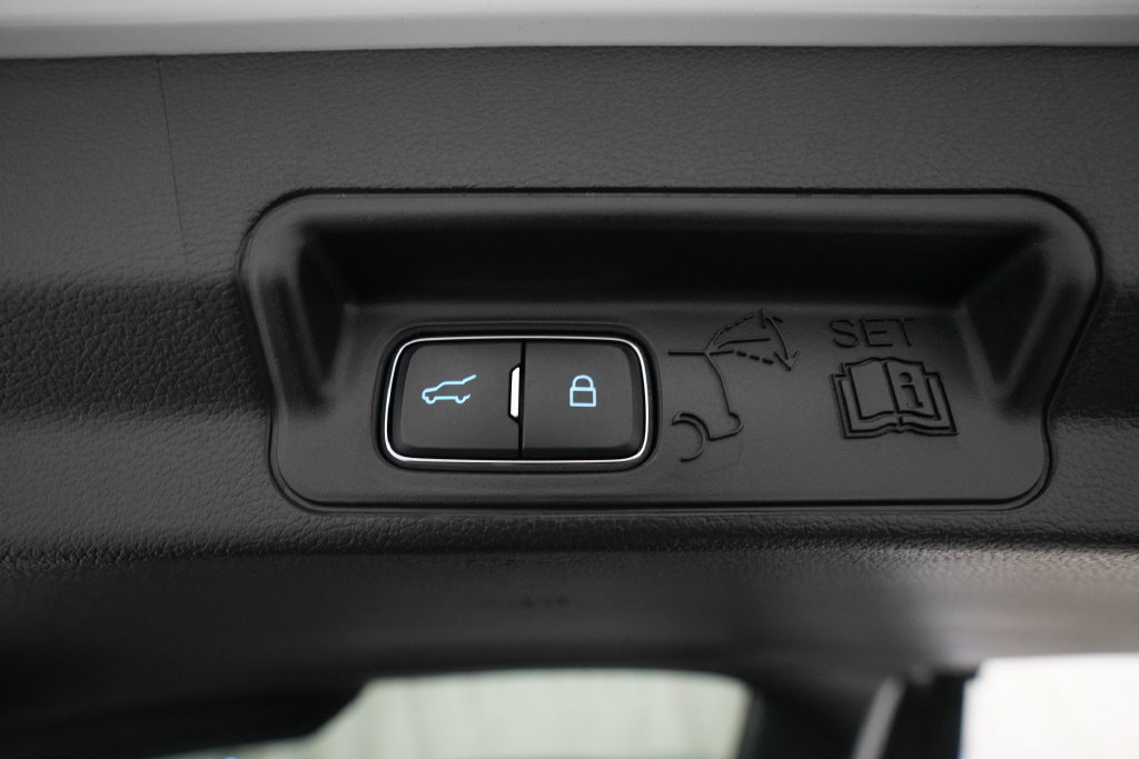Used 2020 Ford Explorer XLT w/ Equipment Group 202A AWD/4WD image 15