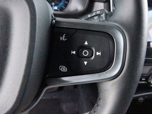 Certified 2025 Volvo XC40 B5 Plus w/ Protection Package Premier AWD/4WD image 16