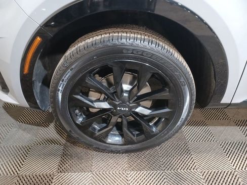 Used 2023 Kia Sorento SX image 19