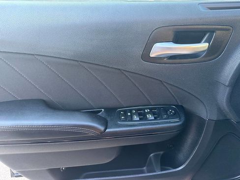 Used 2017 Dodge Charger R/T w/ Blacktop Package image 31