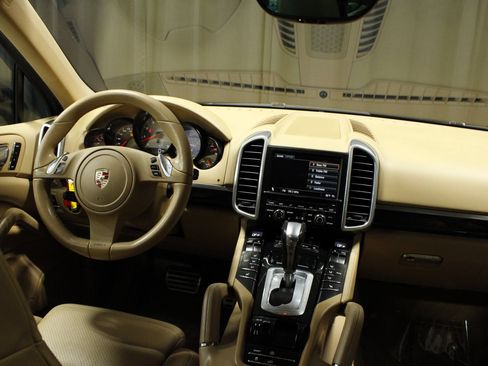 Used 2011 Porsche Cayenne S AWD/4WD image 10