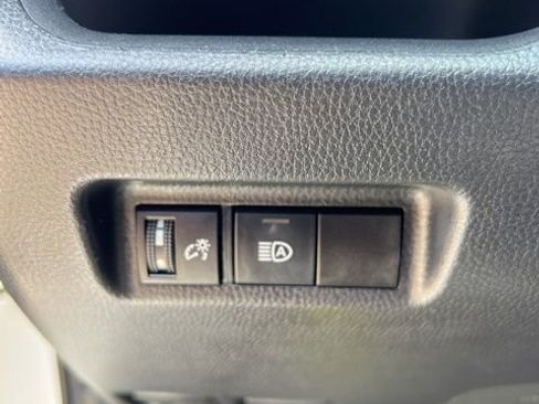 Used 2022 Toyota RAV4 XLE FWD image 8