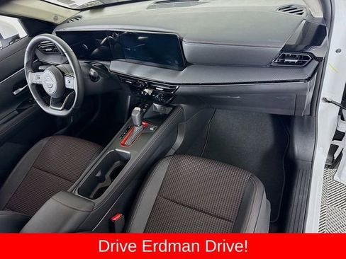 Used 2025 Nissan Kicks SR FWD image 25