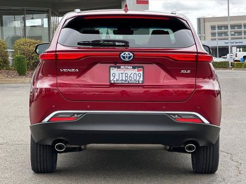 Certified 2023 Toyota Venza XLE AWD/4WD image 8