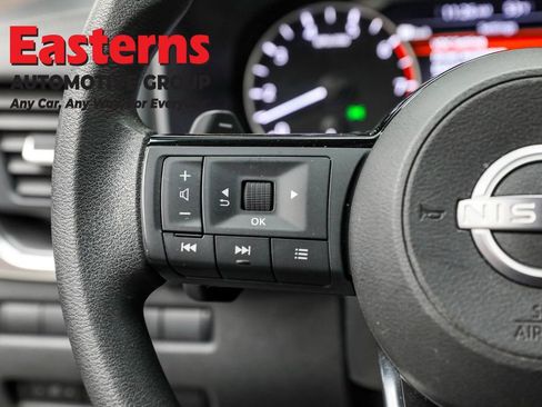 Used 2023 Nissan Rogue SV image 15