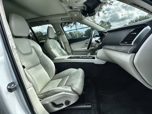 Used 2022 Volvo XC90 T8 Inscription image 14