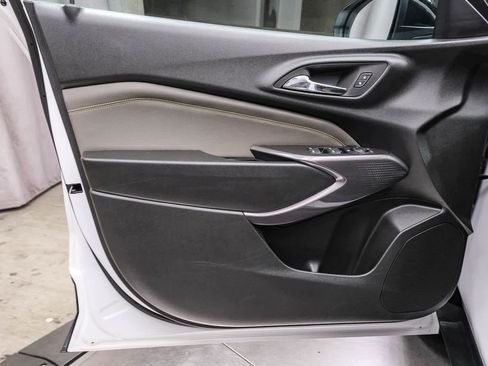 Used 2024 Chevrolet Trax ACTIV w/ Sunroof Package FWD image 25