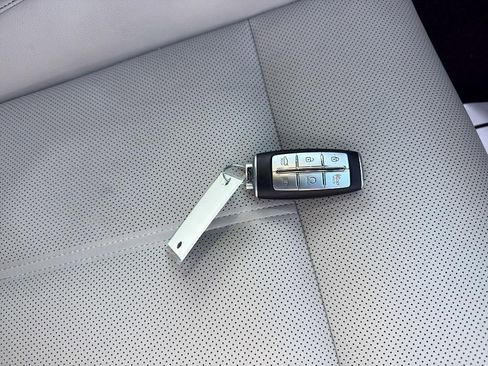 Used 2023 Genesis G70 2.0T image 29