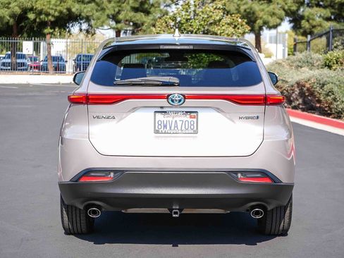 Used 2021 Toyota Venza LE AWD/4WD image 7