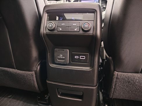 Used 2023 GMC Acadia SLT w/ Preferred Package AWD/4WD image 35