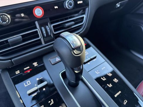 Used 2026 Porsche Macan S AWD/4WD image 16