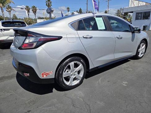 Used 2017 Chevrolet Volt LT w/ Comfort Package image 4
