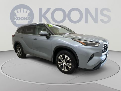 Used 2022 Toyota Highlander XLE AWD/4WD image 10
