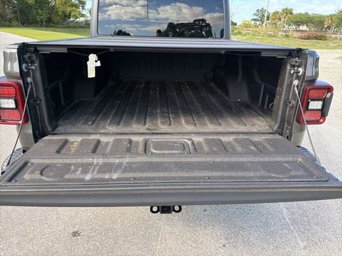 Used 2024 Jeep Gladiator Rubicon w/ Technology Group image 8