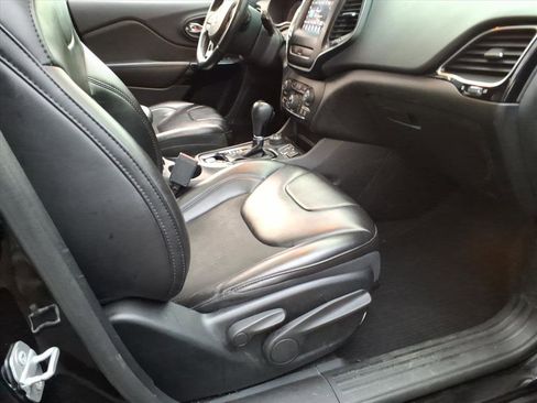 Used 2019 Jeep Cherokee Latitude Plus image 6