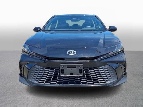 Used 2025 Toyota Camry SE FWD image 2