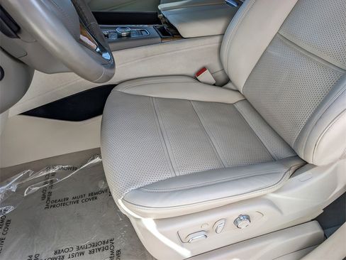 Certified 2022 Cadillac Escalade Premium Luxury Platinum image 9