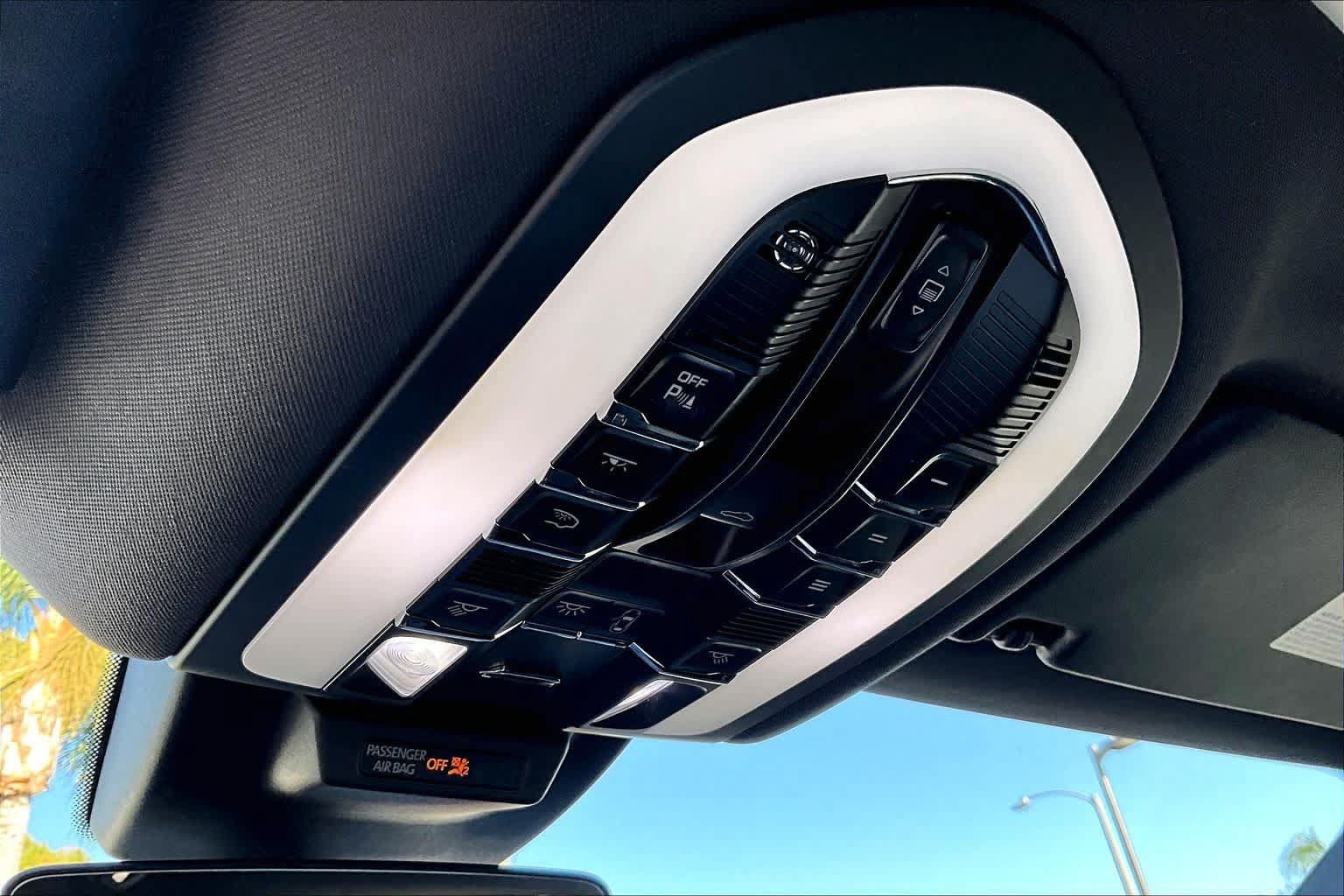 Used 2020 Porsche Macan AWD/4WD image 32