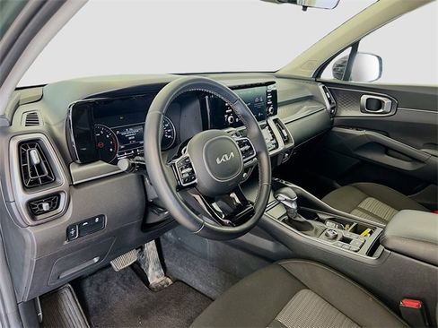 Used 2023 Kia Sorento LX image 15
