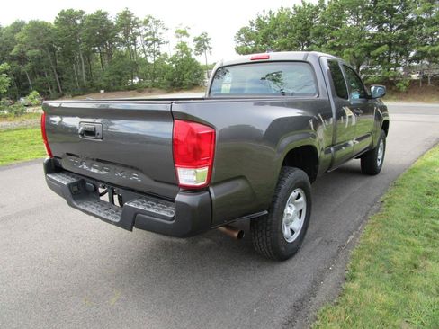 Used 2016 Toyota Tacoma SR AWD/4WD image 3