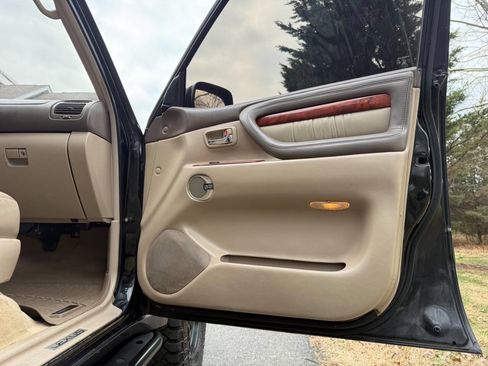 Used 2002 Lexus LX 470 4WD image 57