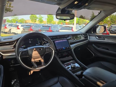 Used 2023 Jeep Grand Cherokee 4WD 4xe image 8