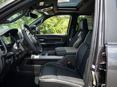 New 2026 RAM 3500 Laramie AWD/4WD image 24