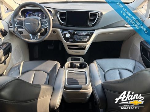 Used 2024 Chrysler Pacifica Touring-L FWD image 21