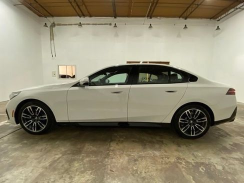 Used 2026 BMW 530i RWD image 2
