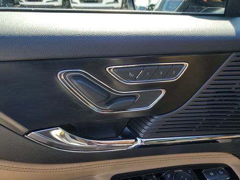 Certified 2022 Lincoln Corsair Reserve w/ Elements Package image 16