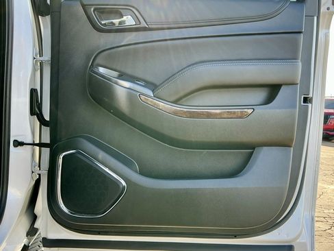 Used 2020 Chevrolet Suburban LT w/ Luxury Package image 25
