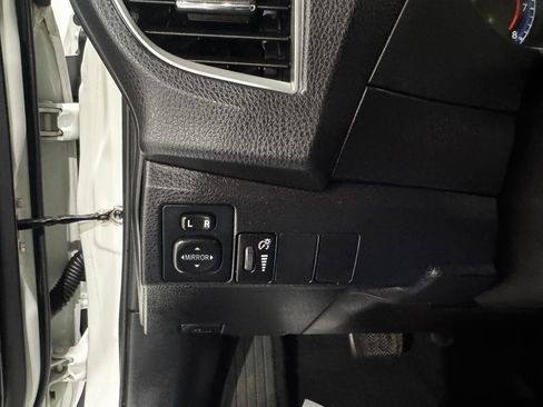 Used 2015 Toyota Corolla S image 33