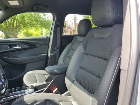 Used 2023 Chevrolet TrailBlazer RS w/ Technology Package FWD image 16