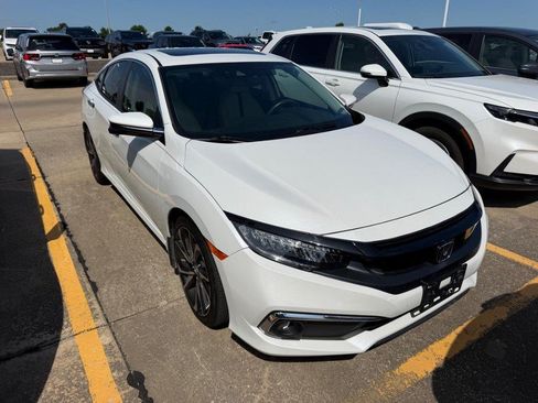 Used 2020 Honda Civic Touring image 2