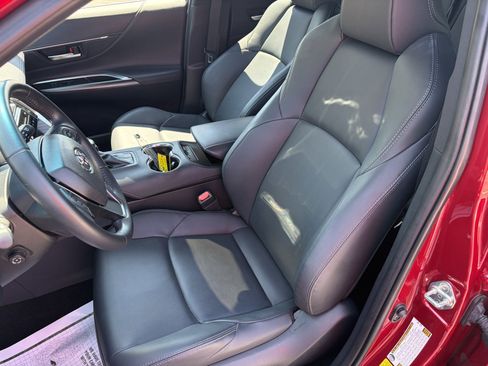 Used 2024 Toyota Venza Nightshade AWD/4WD image 11