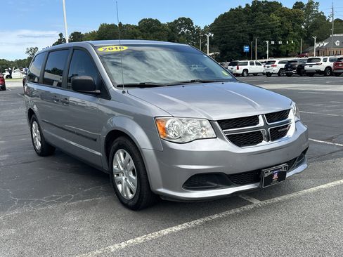 Used 2016 Dodge Grand Caravan American Value Package image 2