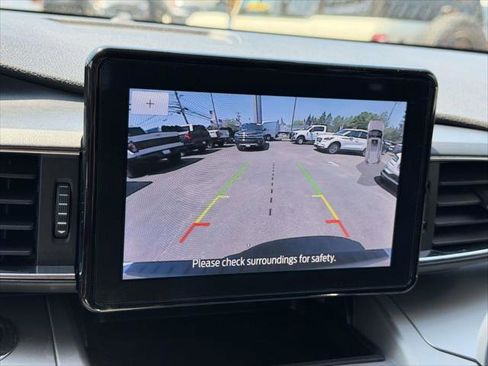 Used 2022 Ford Explorer XLT w/ Equipment Group 202A AWD/4WD image 30